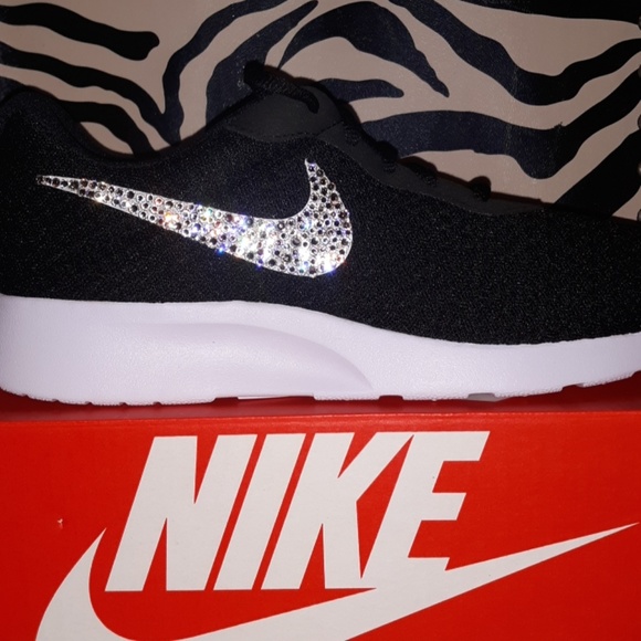 Nike Shoes - 🔥Flash sale🔥 Black and white bling Nike tanjun